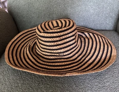 Шляпа соломенная упаковываемая Eric Javits Margot черная и желтовато-коричневая в полоску хорошая форма - Изображение 1 из 4