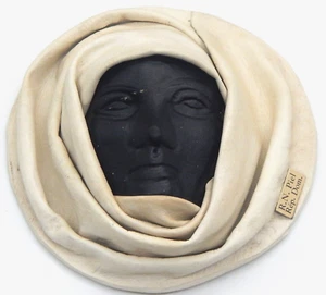 R.N. vintage Maschera Piel in pelle nera scolpita viso 3D 6 x 6 x 3 arte da parete - RARA - Foto 1 di 6