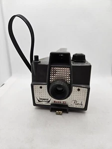 Vintage Imperial Flash Mark XII Camera Black for 620 Film with Black Wrist Strap - Picture 1 of 8