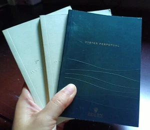 VENDE 3 Folletos ROLEX Oyeter Libro Perpetuo Verde Oscuro, Verdes Buen estado - Imagen 1 de 12
