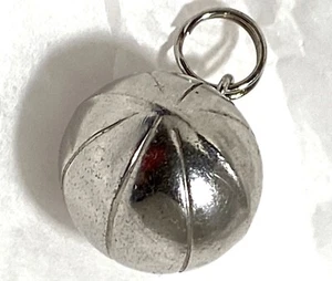 Dije colgante vintage de bola de canasta de plata de ley 3D  - Imagen 1 de 4