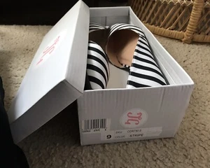 (NIB) Journee Collection Cortni-s Black & White STRIPE  Flats - Picture 1 of 3