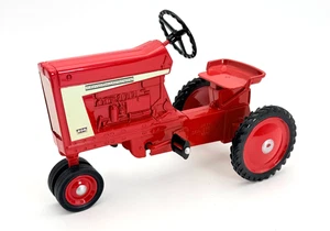ERTL - National Farm Toy Museum - Farmall 806 Pedal Tractor (rough box) - Picture 1 of 9