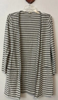 Cardigã Feminino Maison Jules Listrado Cinza Médio Longo Frente Aberta! A6799 - Imagem 1 de 4