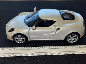 2013 Alfa Romeo 4C White 5" Diecast Model Pullback 1:32 Kinsmart Loose - Picture 1 of 13