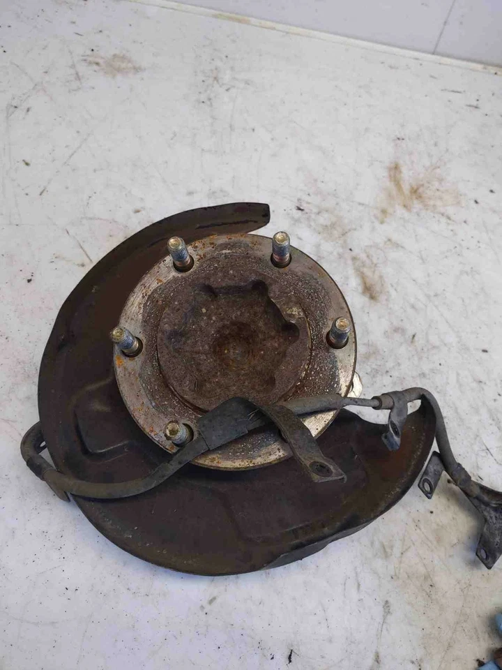 2003 2004 Isuzu Rodeo передний шпиндель костяшки со ступицей 4 x 2 только левая сторона водителя - Изображение 1 из 2