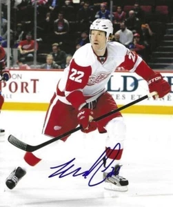 Autographed MIKE COMMODORE Detroit Red Wings 8x10 photo - COA - Picture 1 of 1