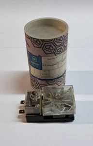BASETTA PORTA FUSIBILI VESPA PX 125 TUTTE CON BATTERIA ORIGINALE PIAGGIO 185013 - Bild 1 von 3
