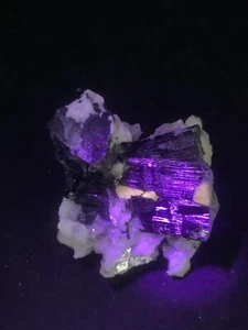 400 Carats Fluorescent Pink Apatite With Schorl Combine Specimen. - Picture 1 of 13