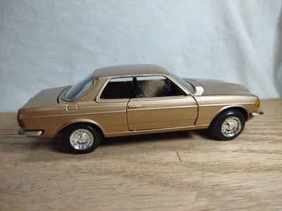 Conrad Mercedes Benz Cupé Dorado 280c 1/35 Excelente Estado Hecho en Alemania Foto 1 de 4