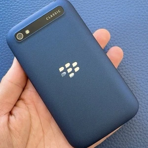 BlackBerry Classic Q20 Unlocked 4G LTE Retro Smartphone 16GB+2GB RAM QWERTY - Picture 1 of 5
