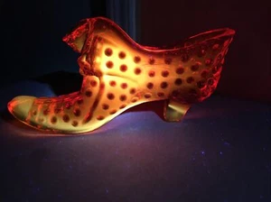 Pantofola vintage FENTON Hobnail Amberina vetro cadmio con testa di gattino - Foto 1 di 18