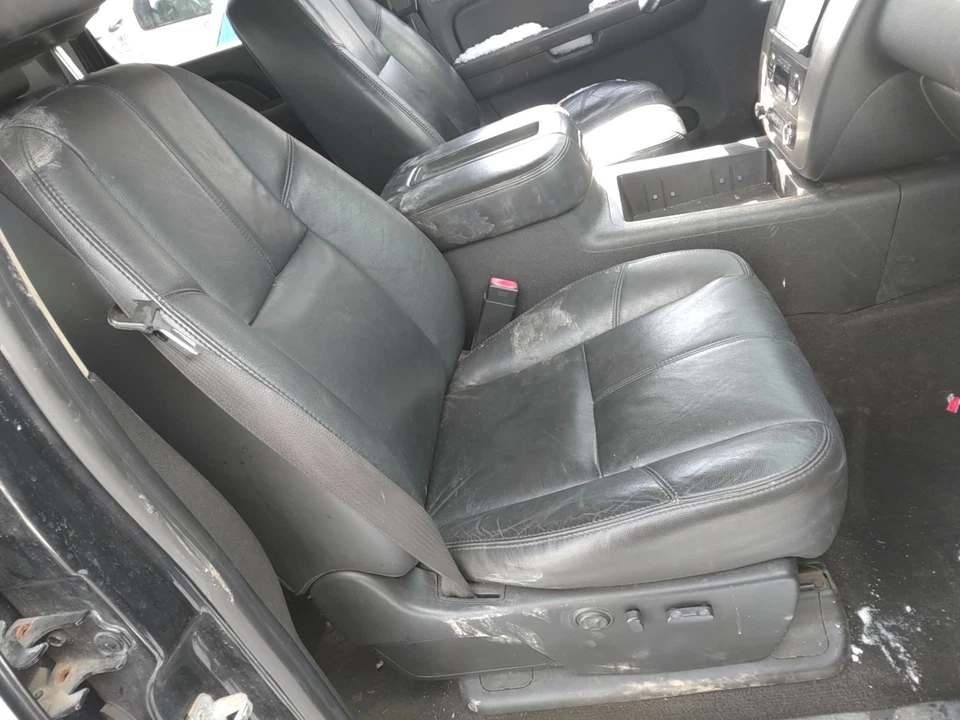09 GMC SIERRA 2500 Front Seat Sold As Complete Set Of Seats With Rear - Image 1 of 1