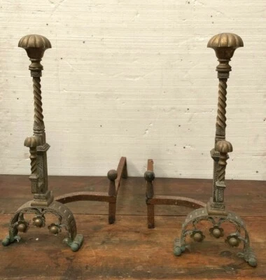 Paire de chenet en bronze ciselé XX siècle - Photo 1/4