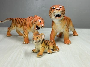 Vintage AAA Tiger Menge 3 Hongkong 70er Gummi Spielzeug Tier Figur 9" Knurrend LESEN - Bild 1 von 13