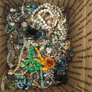 5+ Pfund Vintage bis jetzt Bastel Trödel Schrott Schmuck Lot Ernte Mehrzweck Bergung  - Bild 1 von 6