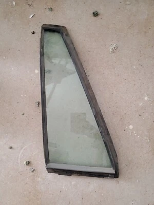 Ford LTD 1986 Crown Victoria lado del conductor cuarto de ventana trasero Foto 1 de 4