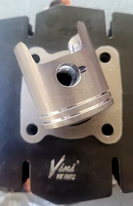 ** (CILINDRO DE SUZUKI AX 100) *** VINILO ORIGINAL - Imagen 1 de 6