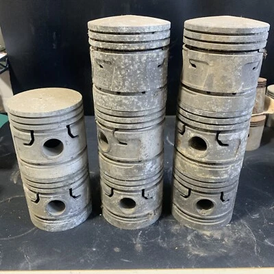 Juego de 8 pistones de aluminio Ford Scroll vintage OEM 2GT, marcados ABC (2) y Def (6) Foto 1 de 4