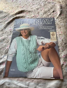 Folleto de punto Bernat No. 665 1989 Gloucester Worsted Weight Fashions manualidades - Imagen 1 de 3