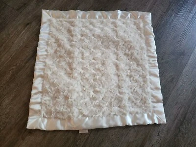 Bearington Marfil Crema Bebé Manta Roseta Remolino Satén Borde Espalda Lovey Blankie Foto 1 de 4