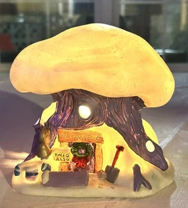 Disney 100 ACRES Mr Saunders TREE House Lighted Christmas Village Winnie Pooh - Picture 1 of 15