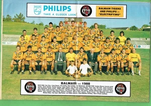 #HH1.   RUGBY BIG LEAGUE  MAGAZINE 23/3- 29/3 1988,  BALMAIN TIGERS TEAM  PINUP - Bild 1 von 2