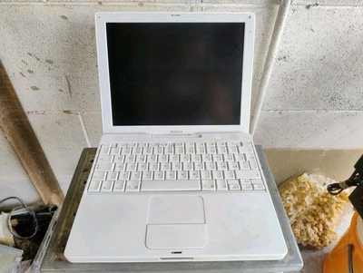 Apple Ibook G4 Mod A1054 - Immagine 1 di 4