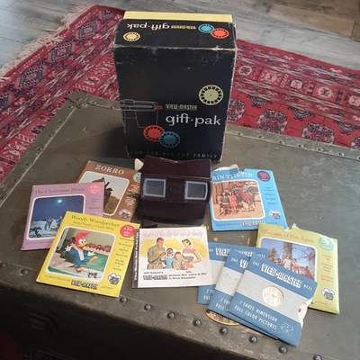 Vintage Sawyers Brown Bakelite View Master Deluxe Gift Pak With Slides & Box - Image 1 of 4