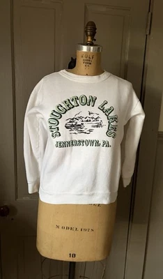 Moletom flocado vintage década de 1960 com estampa de rebanho Stoughton Lakes Jennerstown Pa - Imagem 1 de 4