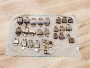 LOT OF 26 LOCKS - Mostly Master Lock Padlocks with Keys - Some Vintage - Picture 1 of 8