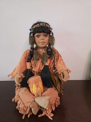 Muñeca nativa americana india de porcelana fina vintage con cartera y tambor Foto 1 de 4
