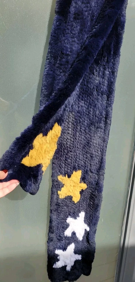 Neiman Marcus 正品兔子针织围巾海军蓝白色和黄色星星 — 第 1/4 张图片