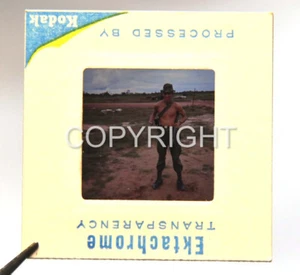 1972 VIETNAM EPOCA GUERRA MILITARE COLORE ORIGINALE 35MM SLIDE #7 RAMBO ORIGINALE - Foto 1 di 2