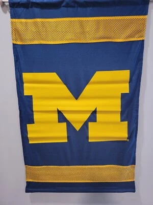 MICHIGAN WOLVERINES WALL BANNER. 28'' X 45''. NEW - Image 1 of 2