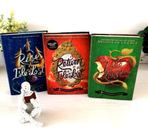 3 HC-Bücher von Melissa De La Cruz HC: Insel verloren Rückkehr Insel verloren, Aufstieg Insel verloren - Bild 1 von 10