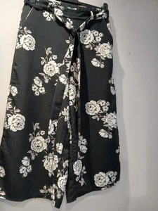COOL SUMMER WEAR FlORAL CULOTTES SIZE 10 - Picture 1 of 4