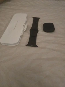 Apple Watch Series 10 42mm GPS Jet Black w/ S/M Black Sport Band MWWE3LW/A - Photo 1 sur 1