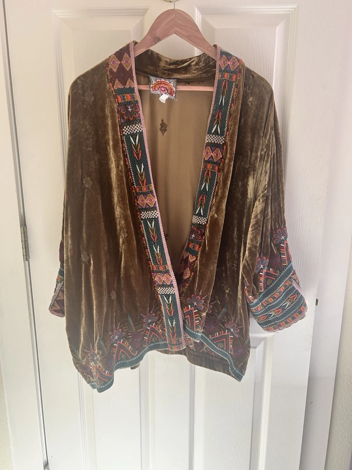 Beautiful and Elegant Johnny Was Olive Velvet Kimono XL - Image 1 of 4