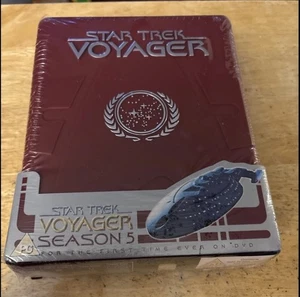 Star Trek Voyager Series 5 Complete DVD Boxset 2005 Hard Shell Case New & Sealed - Foto 1 di 6