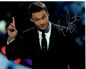 RYAN SEACREST Signed 8x10 AMERICAN IDOL Photo w Hologram COA RARE FULL SIGNATURE - Picture 1 of 2