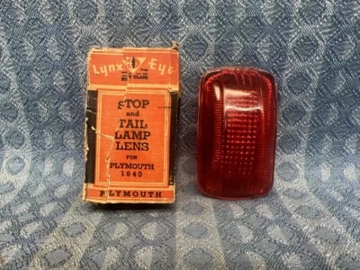 Lente de lámpara trasera Plymouth NORS 1940 Foto 1 de 4