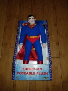 Figura de peluche SUPERMAN POSABLE 14" DC / Monograma Int. EN CAJA 2004 Raro 1D - Imagen 1 de 2