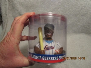 Bobblehead de patos deportivos Vladimir Guerrero Expos 2003 nuevo en caja miembro del Salón de la Fama del Béisbol - Imagen 1 de 6