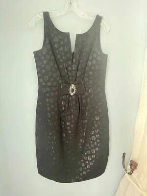 Eliza J, Vestido Negro Sin Mangas con Lunares y Cinturón Metal Foto 1 de 4