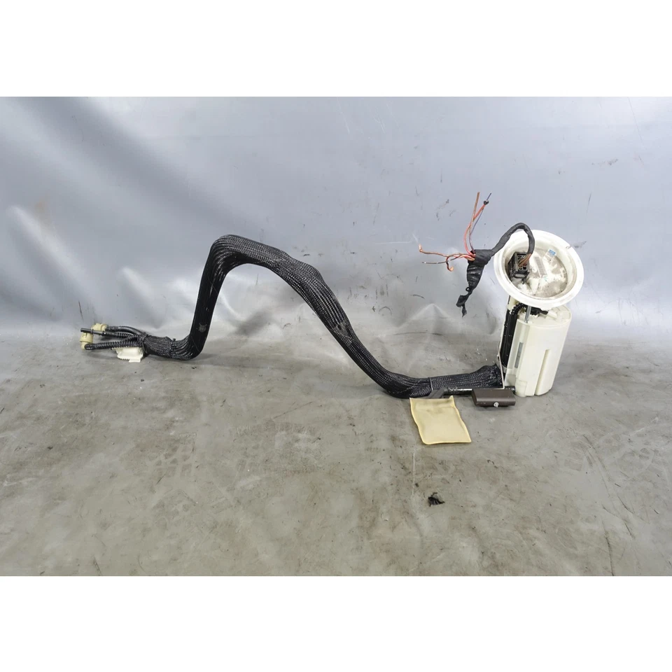 Поврежденный топливный насос в баке 2006-2010 BMW M5 M6 S85 V10 с отправителем изготовитель оборудования - Изображение 1 из 4