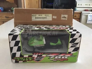 2000 Arctic Cat Zr 700 1:18 Scale Diecast Model Snowmobile 4209-020 - Picture 1 of 7