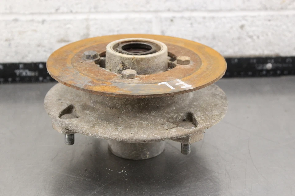 1997 Polaris Xpress 400L 2x4 FRONT WHEEL LEFT HUB O909 - Image 1 of 4