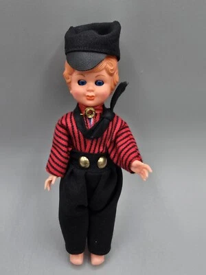 Muñeca holandesa de celuloide vintage de plástico duro de 7" de alto parpadeante Foto 1 de 4