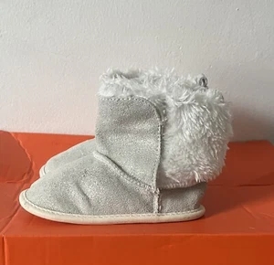 M&S Baby Girl Silver Glittery Warm Leather Pram Shoes Winter Fur Booties 6-12m - Picture 1 of 7